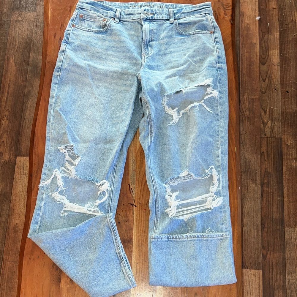 American Eagle Outfitters Light Blue Distressed Boyfriend Jeans